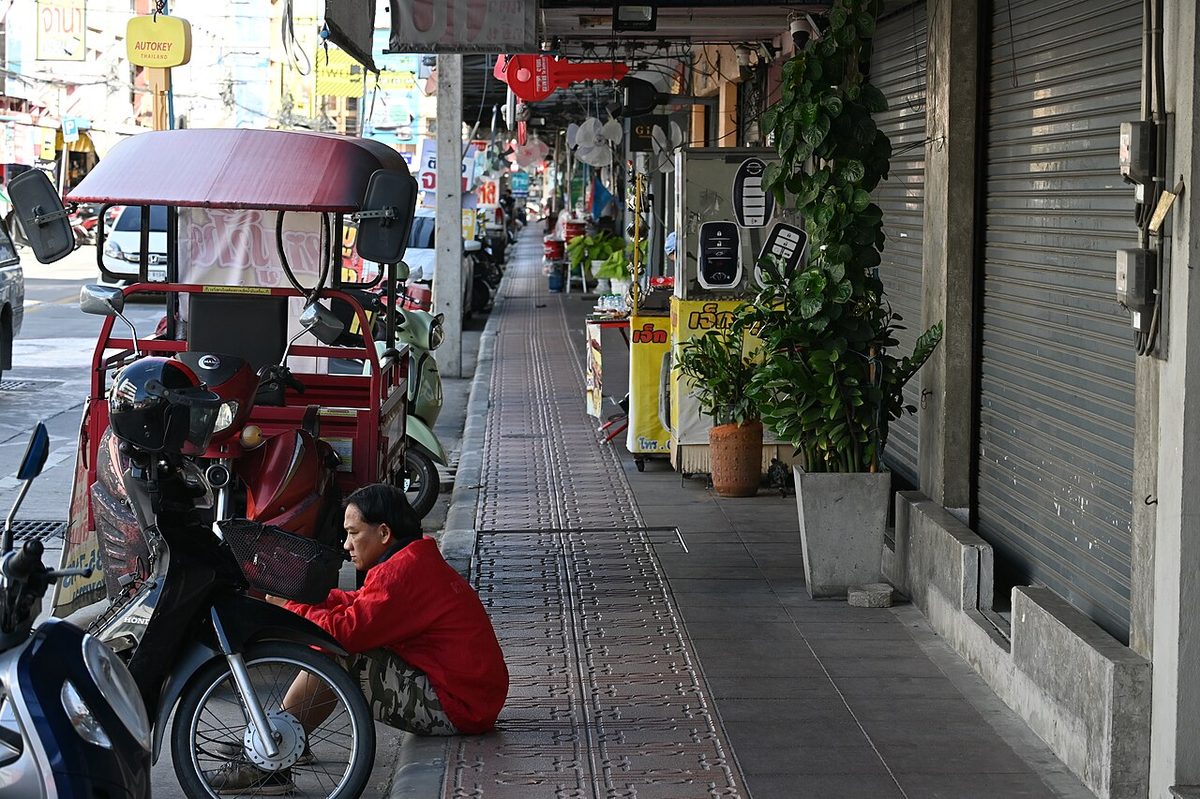 antre-warung-tutup