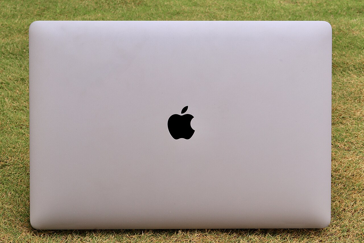 Sebuah laptop MacBook Pro