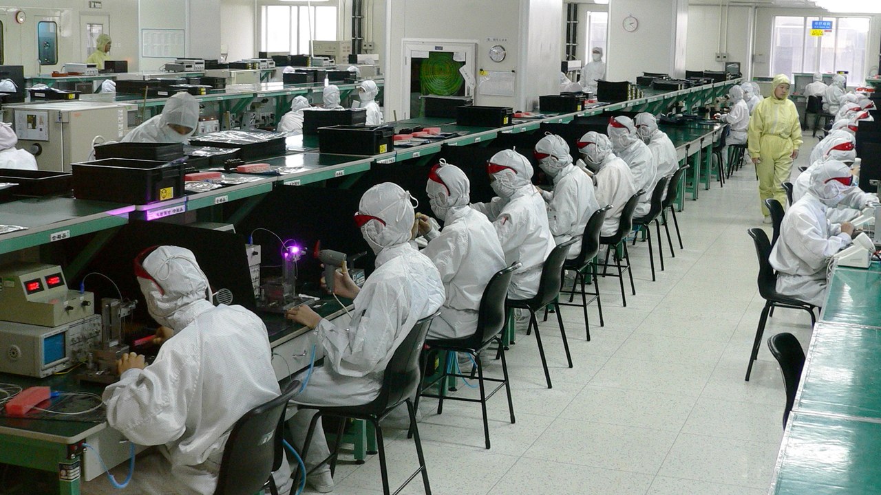 Lantai produksi sebuah pabrik elektronik di Shenzhen