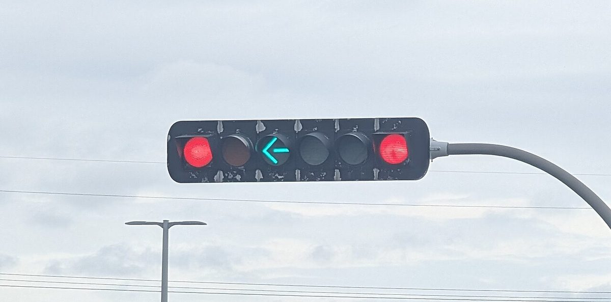 lampu-merah-sembilan-puluh-detik